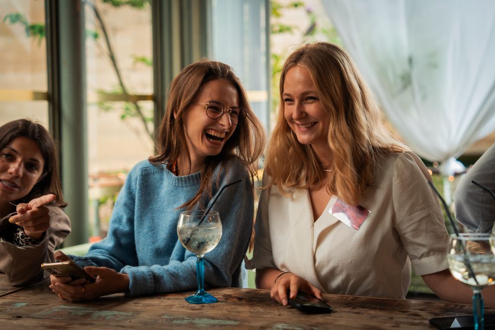 Photographie lifestyle Signs — moment de convivialité en événement