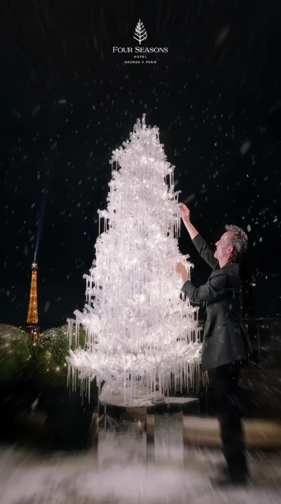 Four Seasons George V : le sapin de Jeff Leatham